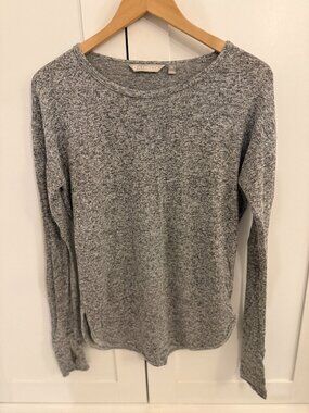grey Athleta long-sleeve top